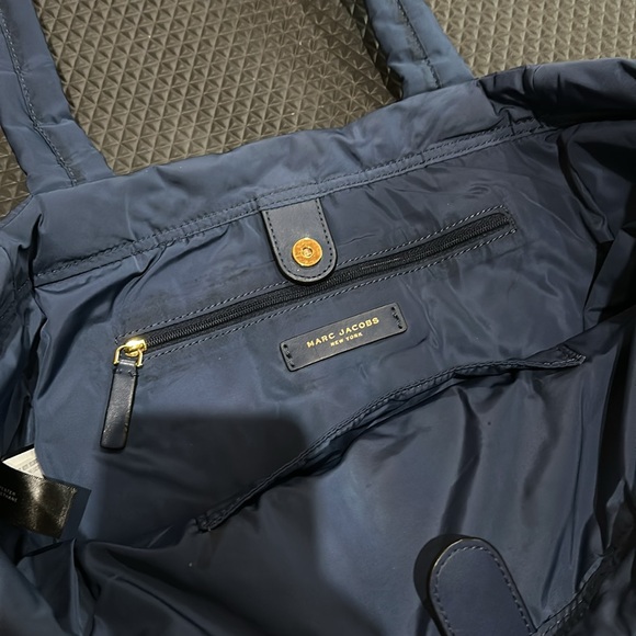MARC JACOBS New York Navy Puffer Tote - Picture 4 of 6